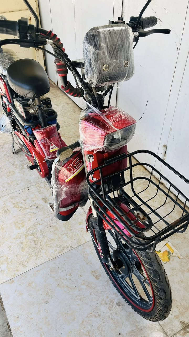 سلام عليكم
دراجة شحن للبيع 
نقوصاتها الجوزة عطلانة فقط بصمة 
السعر ٣٥٠. الف 
شراي اتصل ***********
