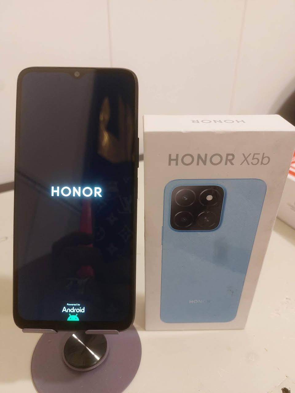 مستعمل أخو الجديد 📱
🔹 الموديل: HONOR X5b
🔹 المعالج: MediaTek Helio G36
🔹 الرام: 4GB + رام افتراضي
🔹 الذاكرة: 64GB
🔹 الشاشة: 6.56 إنج HD+ بتردد 90Hz
🔹 الكاميرا الخلفية: 13MP
🔹 الكاميرا الأمامية: 5MP
🔹 البطارية: 5200mAh تدوم يوم كامل وأكثر
🔹 النظام: MagicOS 8.0
✅ الجهاز نظيف جداً (أخو الجديد)
✅ بطارية ممتازة وأداء سلس للاستخدام اليومي
✅ مناسب للتواصل، التصفح، مشاهدة الفيديوهات والتطبي
قات اليومية
💰 السعر: 130,000 دينار فقط
🚚 يوجد توصيل إلى كافة محافظات العراق
📞 للاستفسار والطلب: ***********
#مركز_حمودي_للهواتف_الذكية #بيع_وشراء_الموبايلات #توصيل_كافة_المحافظات
