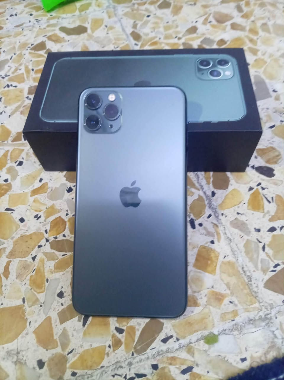 سلام عليكم آيفون 11 Pro Max للبيع أو مرارس
جهاز وتر بروف ما مفتوح ابد 
فيس إيدي متوقف بسبب التحديث 
باقي الجهاز كله شغال 
ذاكرة 256 بطارية 71 سعر 300 
هـ***********

