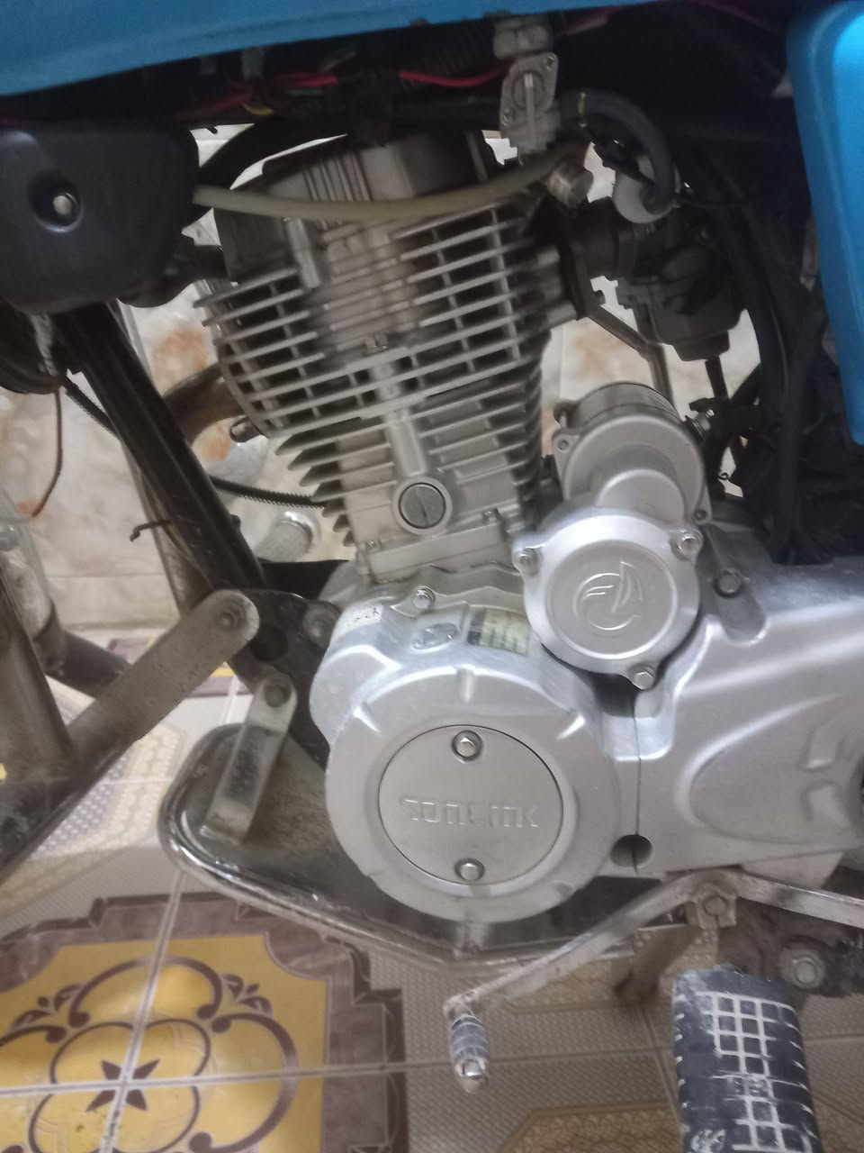 سلام عليكم 👋💙
دراجه ايراني سونلك للبيع 
مواصفات دراجه 
محرك دراجه 200 شلعه وتاكل شارع 
موديل دراجه 2024 ,
دراجه نظيفه كله شغاله 💙👍
سعر دراجه 750 وبي مجال بسيط للشراي 
عنوان الدراجه الرمادي الشراع ..
للتواصل الاتصال او مراسله واتس آب 👇
(***********)
