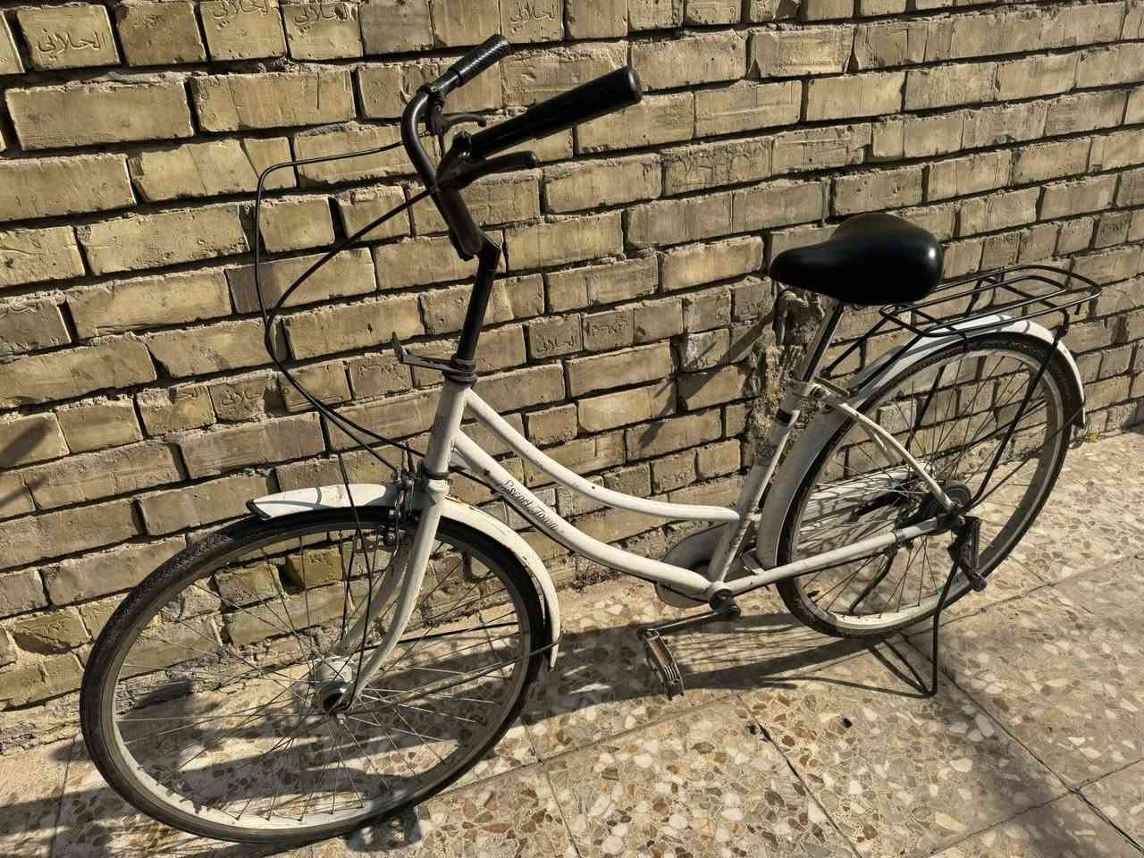 بايسكل للبيع السعر٧٥
***********
