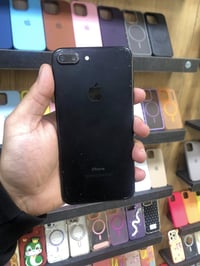 ايفون ٧ بلاس اللون اسود  الذاكرة ٣٢  البطارية ١٠٠ مستبدلة  بصمة اصبع ش...