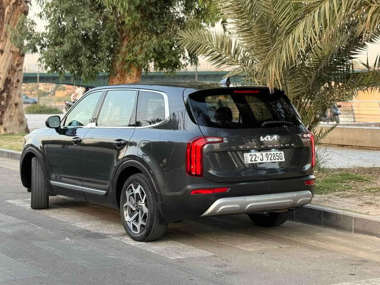 تولرايد 2022 EX
رقم شمالي باسمي 
الحادث موجود بلمنشور (بيها صبغ باب خلفي وجاملغ بارد بدون دواخل )
السيارة ماشيه ٦٠ فقط 
جديدة جدا 
مكاني زيونه 
السعر 230 
***********
