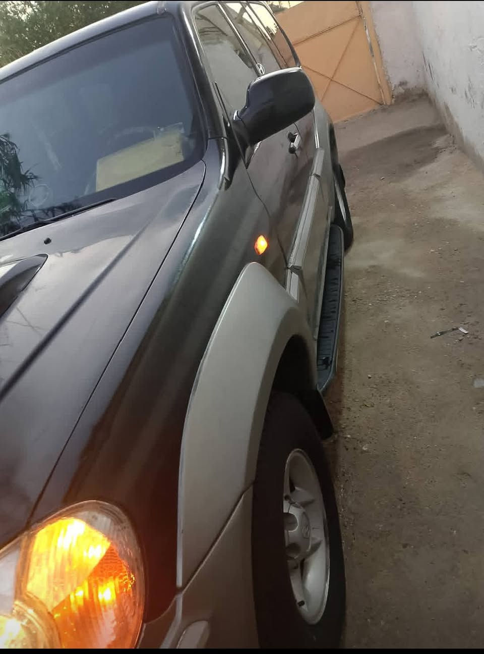 سلام عليكم 
هونداي تريكان 70ورقه وبيه مجال شرط تحويل 
موديل 2008 سياره بيه صبغ ومعجون اثر خياس ضربه ما بيه وشراي يجي ويشوف 
كشنات جلد سنويه ٢٠٠٢٦ شهر ٢
7راكب 
مكينه گاز بلاد صرفيه كلش حلوه بسنويه سياره گاز وبيه حصه گاز
كير اتوماتيك 
تبريد شغال 
كهربائيات عامه شغاله
حداديه حلوه 
 رقم موبايل *********** بيه وتساب
عنوان بصره كرمه علي
