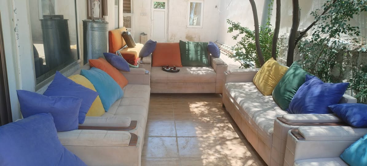 ئەم تاقەم قەنەفەیەبۆفرۆشتن سعری 130هەزار ناونیشان سلێمانی   ***********  501556866 07 شربازهير, السليمانية
