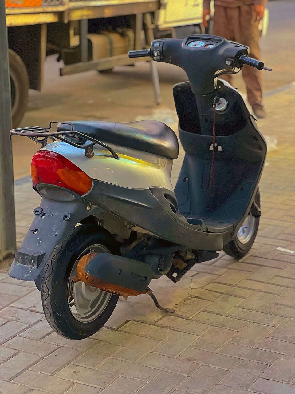 دراجة تسعة جديدة بكل معنة الكلمة ما مفتوحة مال وكيل استعمال جداً قليل كاملة من كلشي  ملحة سلف   هندر اشاير لايتات عالي ناصي هورن بريك  ورة كدام قفال ستيرن وصندوك دبلات 100% كفراتهة كلهة بلاد والكابريتة هم بلاد دراجة ما ملعوب بيهة نهائين وما مستخدمة اخذتهة قبل 4 أشهر وكيل وما طلعت بيهة صارت علي بستمية هسة اريد ابيعهة ما محتاجهة سعرها 300 نهايتهة قفل ما بيها مجال يعجبك سعر تصل ما عجبك عوفهة موجود واتساب وتصال *********** 
‏مكاني بصرة جزائر
