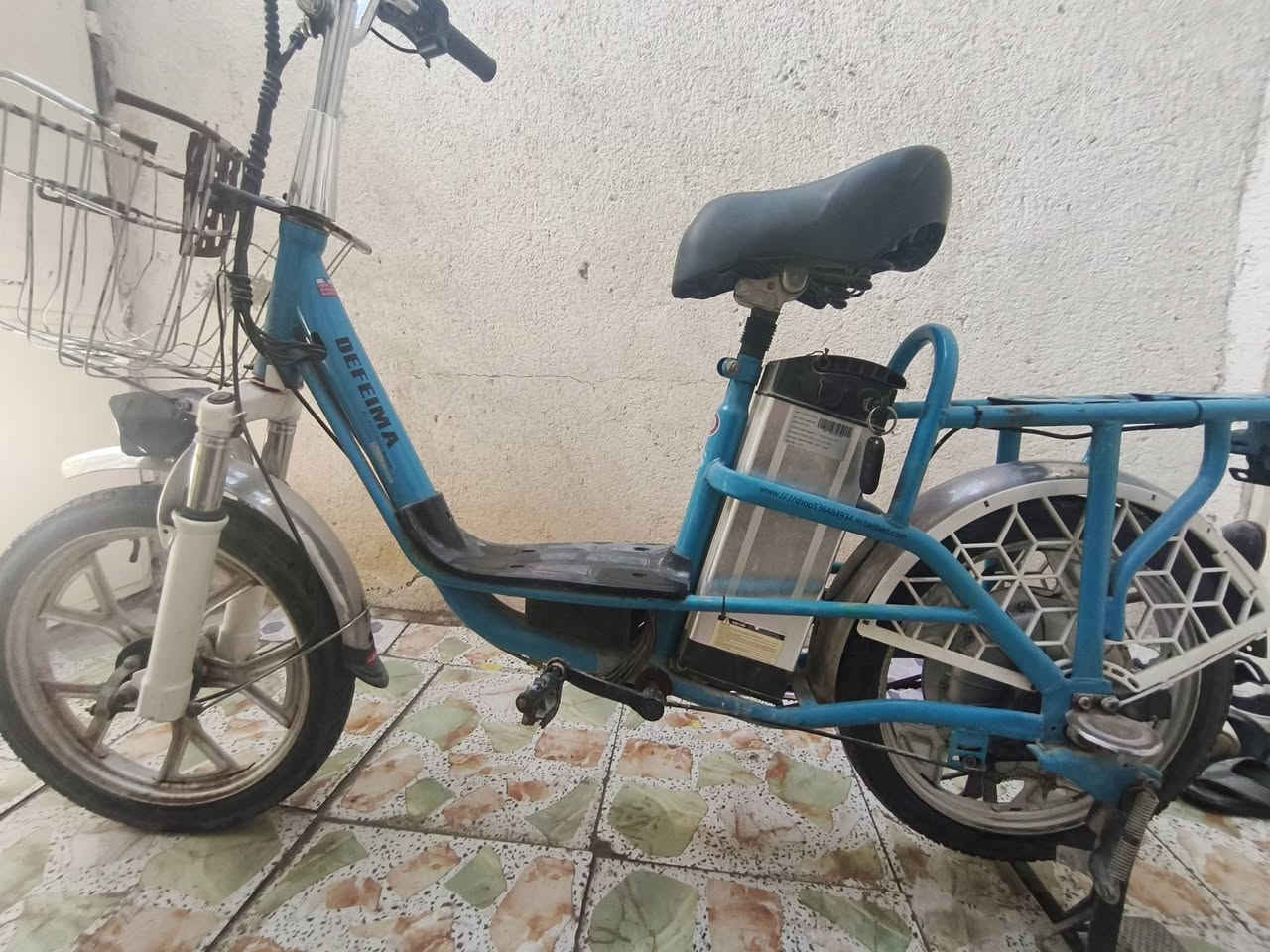 السلام عليكم 
باسكل شحن للبيع 
مواصفات بي 3 سرعات ⚡ و تايرات جدد امامي و خلفي و بريكات جدد امامي و خلفي و لايت لدات جدد نقصة فقط بطارية 🔋 
السعر/ 120 او بي مجال للشراي فقط 
مكاني/ كربلاء المقدسة/ الامن الداخلي حي الساهرون 
للستفسار/ *********** او مراسلة خاص
