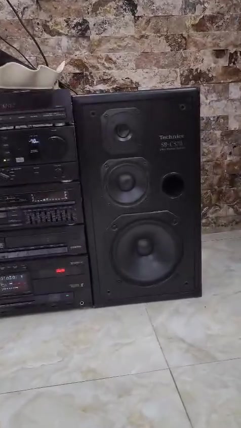 السلام عليكم سيستم نوع أكاي جديد لوك  يشغل أربع سماعات كله شغال بدون نقص بي هواي مواصفات اني ما اعرف بيهن السعر 350 الف العنوان بغداد الاسكان *********** فقط واتس اب
