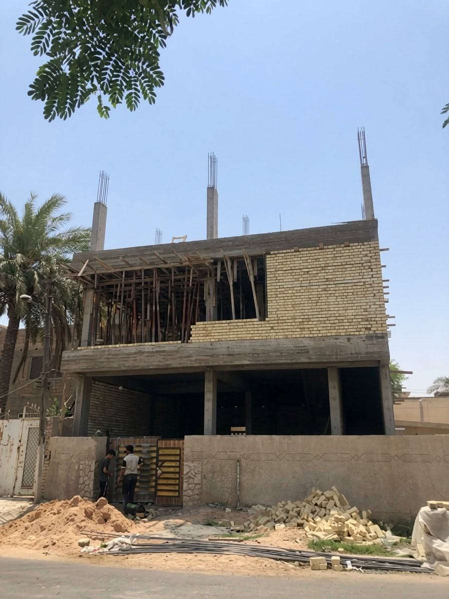 🏗️ تم الإنجاز بحمد الله: مشروع مبنى استثماري وتجاري متكامل (4 طوابق)
الموقع📍: بغداد / حي الجامعة / قرب المدرسة التركية

تعلن شركة البروج للمقاولات والاستثمار العقاري عن إنجاز أحد مشاريعها العمرانية الحديثة بالكامل، والذي تم تنفيذه وفقاً لأعلى المعايير الهندسية والمواصفات الإنشائية المعتمدة التي تضمن المتانة والاستغلال الأمثل للمساحات الاستثمارية.

🧱 المواصفات الفنية والإنشائية للمشروع:

 النظام الإنشائي: تم تنفيذ البناء بالاعتماد الكامل على (النظام الهيكلي) ، والذي يرتكز على صب الأعمدة أولاً، يليه صب السقوف، ومن ثم المباشرة بأعمال التقفيل (الجدران) بالطابوق، مما يضمن أعلى درجات الأمان،  وتوزيع الأحمال الإنشائية بمثالية عالية.

 المساحة الإجمالي للأرض: 135 متر مربع.

 عدد الطوابق: مبنى متكامل يتكون من (4) طوابق بتصميم عمودي حديث 

📐 التخطيط الداخلي والتوزيع الهيكلي للبناية بعد الإنجاز:

 الطابق الأرضي: تم استغلاله  على شكل (محل تجاري واسع للاستثمار/الإيجار) بموقع حيوي.

 الطوابق العليا: صُممت ونُفذت على شكل (شقق سكنية مستقلة) بمساحة 135 متر مربع لكل شقة.

⚙️ التصميم الداخلي لكل شقة:

 (3) غرف نوم واسعة.

 صالة استقبال وجلوس عائلية.

 مطبخ متكامل.

 مجموعات صحية وخدمات عامة.

💼 مسؤولية الشركة والتزاماتنا:

1-الالتزام بالمعايير: تطبيق أعلى معايير الجودة المتينة في البناء (الإنشاء الهيكلي) والتشطيب الخارجي والداخلي.

2- الجدول الزمني: تسليم المشاريع في الأوقات المحددة والمفروضة دون أي تأخير.

3- الحلول الاستثمارية: تقديم حلول تصميمية وإنشائية تستغل المساحات بكفاءة عالية لتحقيق أفضل استغلال تجاري وسكني.

4- ضمان حقيقي: توفير فترة صيانة مجانية لمدة سنة كاملة من تاريخ تسليم المشروع لضمان راحة بال عملائنا.

5- التصميم مجاناً: عند الاتفاق والتعاقد مع شركتنا لتنفيذ مشروعك القادم (السكني أو التجاري)، ستحصل على (خريطة البناء الكاملة + تصميم الواجهة ثلاثي الأبعاد 3D مجاناً) كهدية من الشركة لضمان رؤية تفاصيل مشروعك قبل البدء بالبناء.

للتواصل مع القسم الهندسي أو للاستعلام عن خدمات التنفيذ والمقاولات، يرجى الاتصال عبر الأرقام التالية:
📞 ***********
📞 ***********
#شركة_البروج #تم_الإنجاز #بناء_هيكلي #حي_الجامعة #مشاريع_تجارية #مشاريع_سكنية #استثمار_عقاري #مقاولات_بغداد
