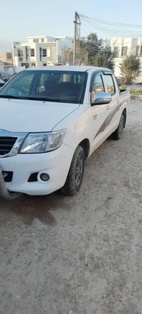 للبيع سيارة هايلوكس موديل 2014 كير اوتو بيها صبغ بالجاملغ الايسر الاما...