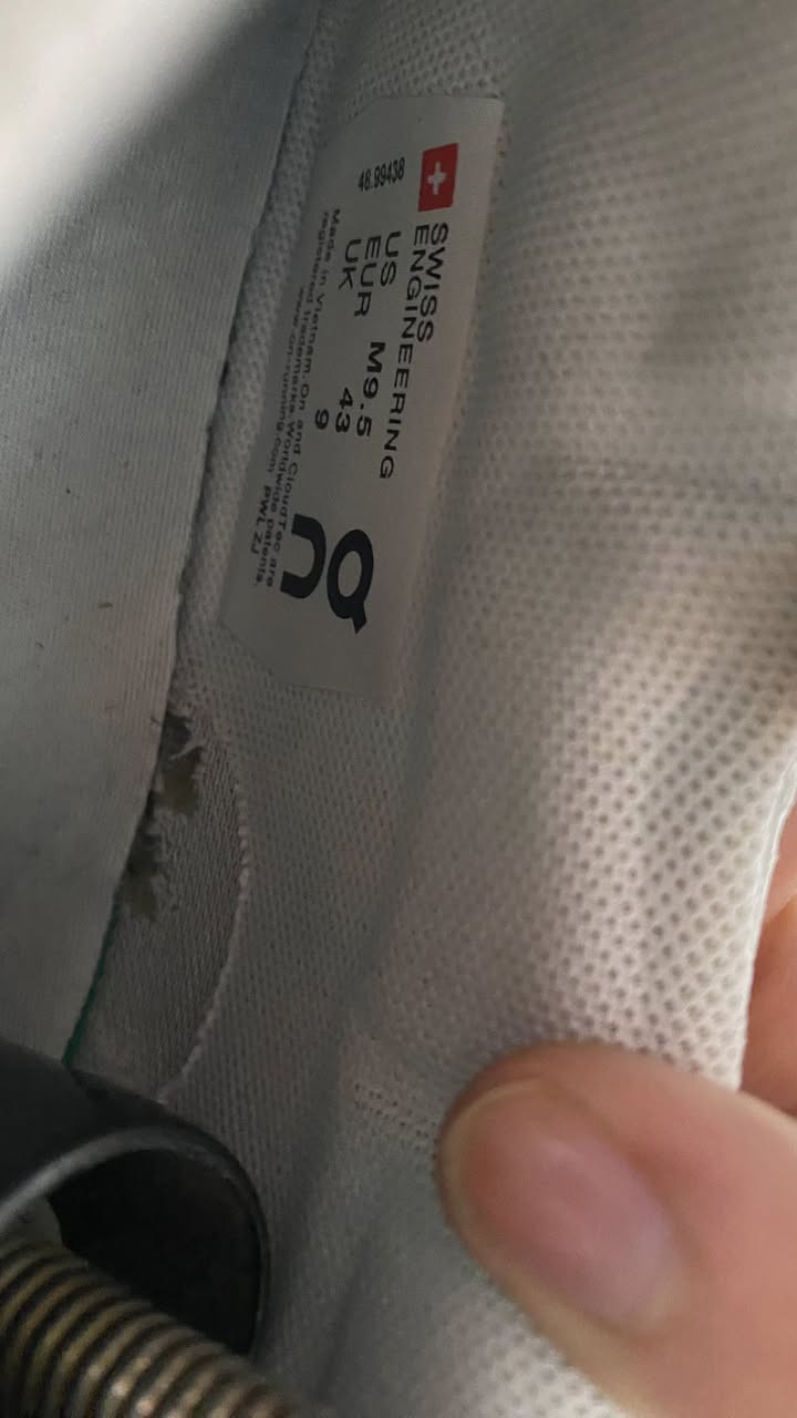 ماركة on cloud وكالة اصلي
قياس : ٤٣
طول القدم :٢٨سم 
للحجز دذلي خاص لو واتساب 
٧٧٠٨٢٨٤٢٤٢
