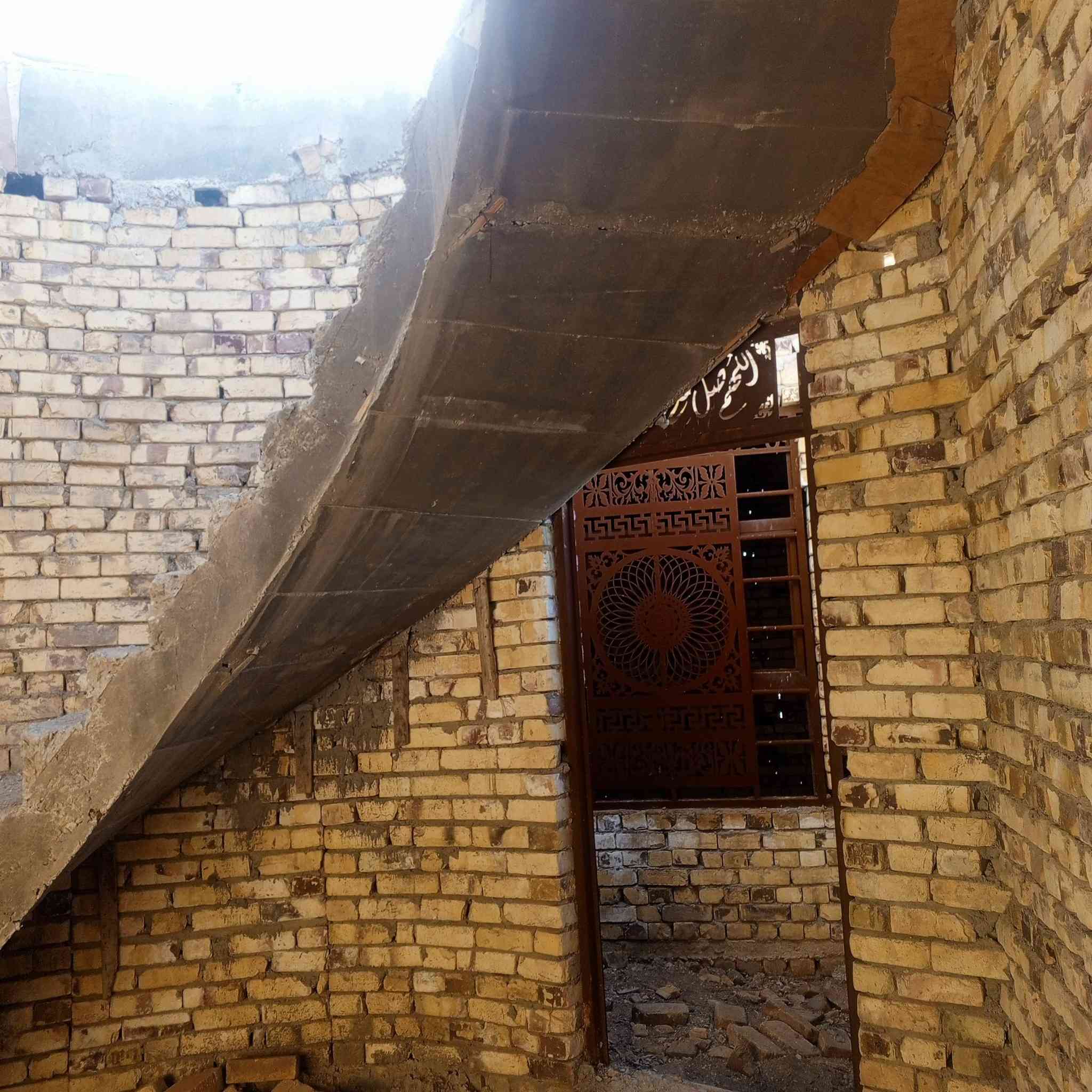 2 بيوت للبيع في مجمع الامير السكني  هياكل واحد صب مسلح 100 متر غرفه وصاله وستقبال ومطبخ وصحيات خارجيه وداخليه  ولثاني 125 متر هيكل بدون صقف بنا طابوق رباط صب مسلح بي غرتين 2 نوم استقبال مطبخ صاله صحيات خارج وداخل  للبيع العنوان بالتفصيل في زراعي التقيه الثانيه قرب سيد محمد ابو عرابيد مقابيل سيراميك السفير   طريق الديوانيه حمزه عل يسار خلف سكه القطار  للستفسار عن السعر ولعنوان
***********# اتصال فقط 👉
***********# أسيا 👉 
***********# واتساب فقط 👉
