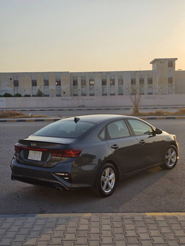 فورتي 2019 ماشية 100000mile مواصفات : مكينة 2000 دوش ، رادار وتحديد مسار وثلاث وضعيات قيادة وشاشة وكامرة وتبريد شاشة . 
حادثها الجاملغ الخلفي والباب وبيها بارد صغير اسفل باب الصدر كما موضح بالصور
السيارة مكانها النجف 
السعر 130
للاستفسار *********** النجف, العراق
