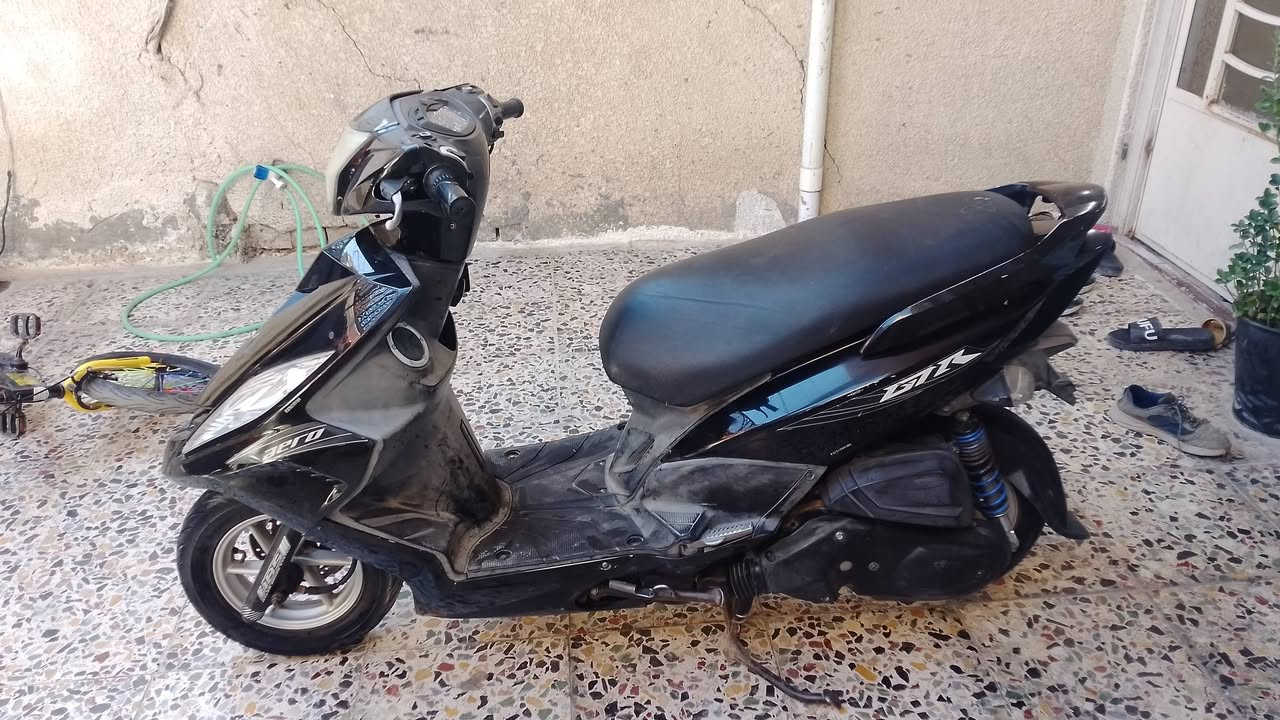 سلام عليكم دراجه جديده مختمه كلهه  شلعه ومعدل تاكل الشارع ***********المكان الشعب
