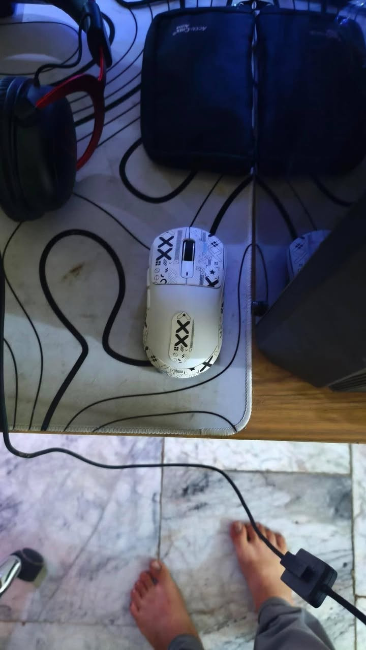 سلام عليكم حاسبة للبيع شلعة كاملة
I5 14400f 
Asrock h610
M.2 512 lexer 
Ram 16gb
Gtx 1660ti 
Pau segotep 650w
Ag400
Case galax black
شاشة  aoc 240hz fhd fast ips 0.3ms
Mouse attack shark x3pro
سماعه هايبر اكس كلاود 2
مايك هافت
كيبورد 60% صينيماوس باود وتر بروف جبيره
ويب كام
واير و وايرليس
جويستك
يوبي اس 1500 اوفلاين 
ميز + كرسي مكتبي 
السعر 1300000 للتواصل رقمي *********** مكاني بغداد ماعندي توصيل
