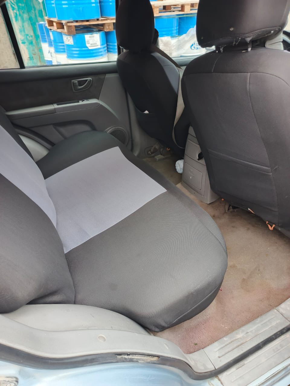 السلام عليكم عندي سورنتو ٢٠٠٨ السياره بيه صبغ عام للجماليه وبيه بجم بنيد وجاملغ وباب السايق وضربته من أمريكا بيه راجز بس لمن اشغل الصبح رايده 80 بغداد بسمي هاتف ***********واذا أكو سياره مراوس حديث او مضروبه عادي
