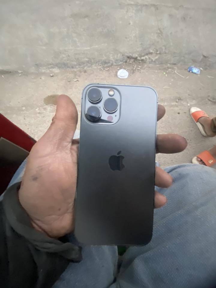 السلام عليكم
متوفر ايفون 13 برو ماكس 
مواصفات . 
وتر بروف 
لون اسود 
ذاكره 256
بطارية 81
فيس ايدي شغال كلشي شغال 
تجي تفحص وتشوف بعينك  برغي ما مفتوح 
المكان بغداد العبيدي شارع 20 

السعر 800 وبي مجال
للتواصل واتساب ‭0771 509 9113‬
