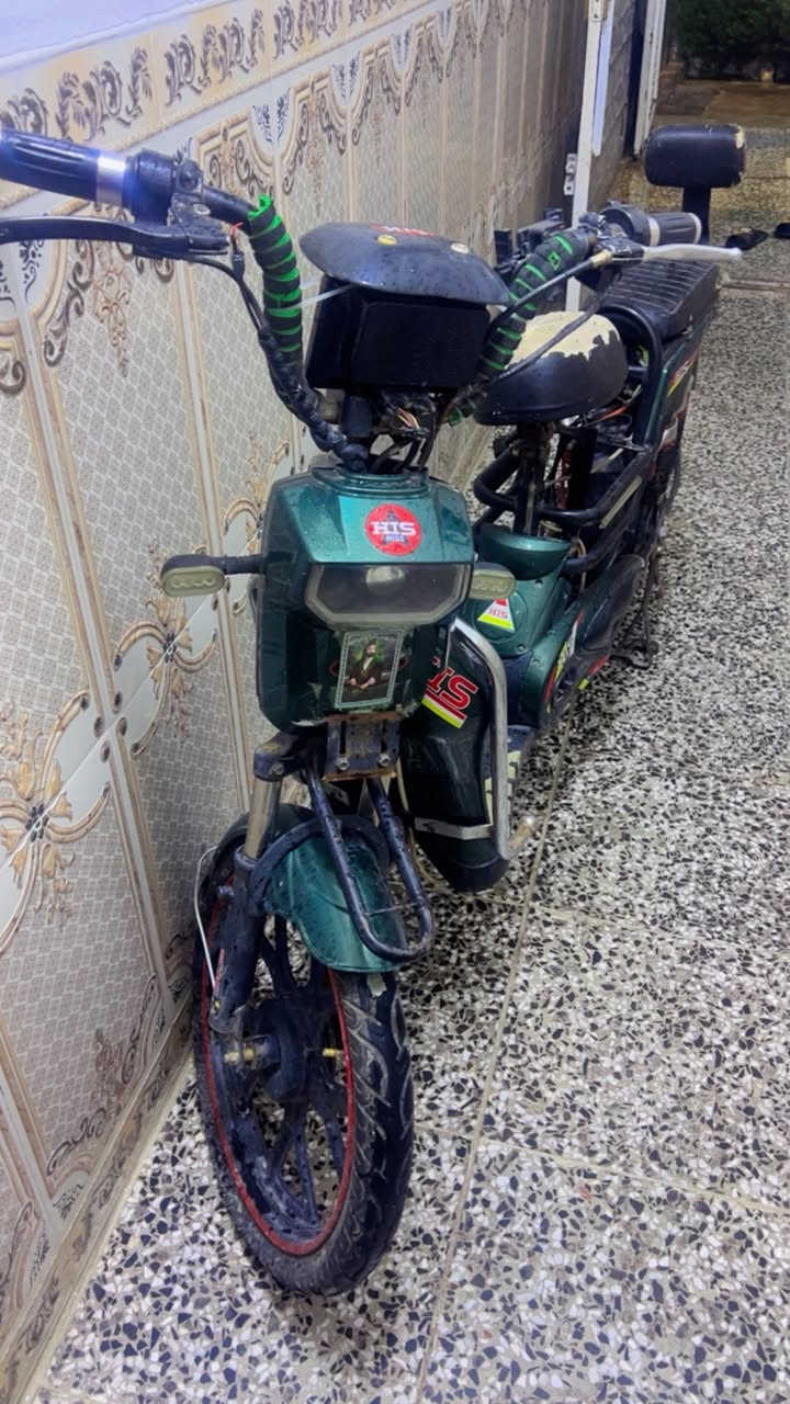 السلام عليكم دراجه شحن
نواقصه بريكات وشاحنه مابيه
بطارياتهة جدد 
السعر 150
ابيع على حطتهة 
كوم حديد


**إذا كنت صاحب هذا الإعلان وتريد حذفه لأي سبب، رجاءا أرسل رسالة إلى الدعم الفني**