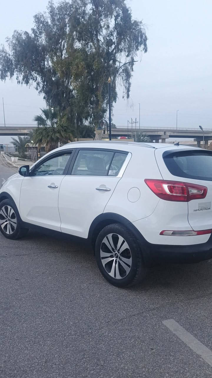 للبيع سبورتج موديل 2013 وراد خليجي السياره مكفوله كفاله عامه من كلشي من الصبغ والبارد والتبديل والضربه 
مكينه كير حداديه خير من الله رقم اربيل تريد تحويل تريد وكاله مواصفات كشن كهرباء تحكمات ستيرن أشاير ب المري وبعد مواصفات السعر مناسب لشراي يتصل وبالخدمه 
*********** مكاني بابل الكفل تحياتي للجميع 🫡
