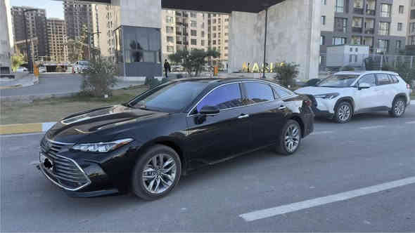 السلام عليكم سيارة AVALON 2021 خليجي مكفولة من كلشي السيارة كاملة ما بيها نقص سيارة مواصفات LIMITED  يعني فول 
بصمة 
سلايد روف 
تحكمات ستيرن 
شاشة جبيرة 
كشنات جلد  تحكم كهرباء 
كامرات 360 درجة 
مري شفط 
محرك هايبرد وبانزين 
بيها تضليل حراري 
السيارة ماشية 74381 كيلو متر 
السيارة كدامكم بالصور معايبها شي ولا نقصها شي وبالحقيقه احلى بعد 
السعر 25 الف دولار 
التواصل واتساب ***********
