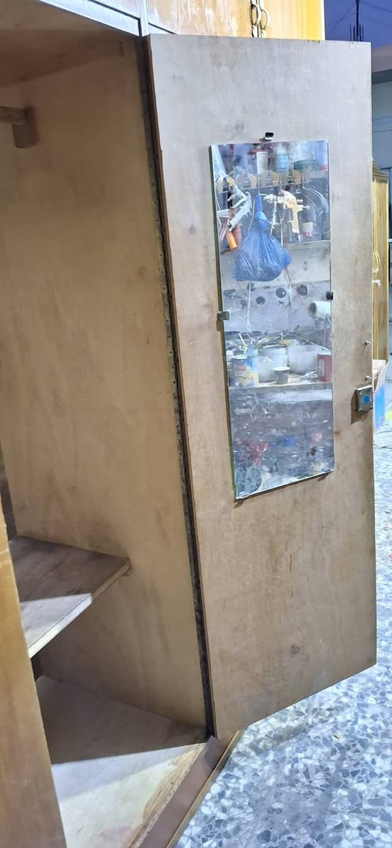 السلام عليكم  كنتور ٦ملحق مستعمل السعر ١٨٥ المكان بغداد البلديات دور العمال يوجد توصيل بكروه داخل بغداد فقط***********
