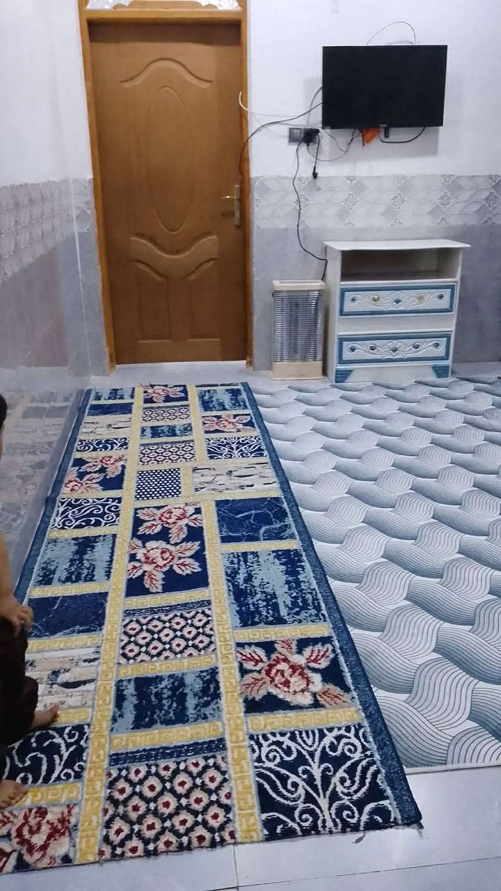 50متر للبيع عمود 327 وتنزل بالخط الثاني البيت نضيف 
ويا كاونتر وغرفة وتانكي وكيزر السعر 24 مع المجال بيع نقد فقط علما اني صاحب البيت 
***********
