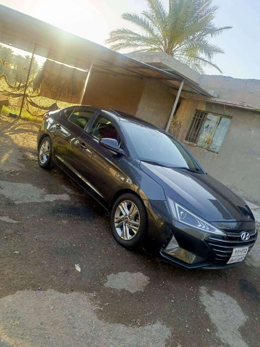 سلام عليكم النترا للبيع موديل 20كيرهه اي تي سيارة فول سعر 142وبيهه مجال المكان بغداد عوريج..***********
