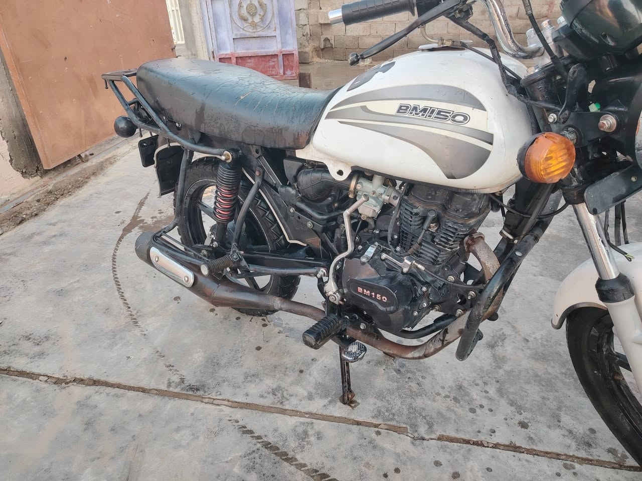 دراجه بوكسر bm150
اوراق كامله +كهربائيات كامله ع اخر حبايه 
للبيع سعر 750الف بغداد تاجي 
تواصل ***********
***********
