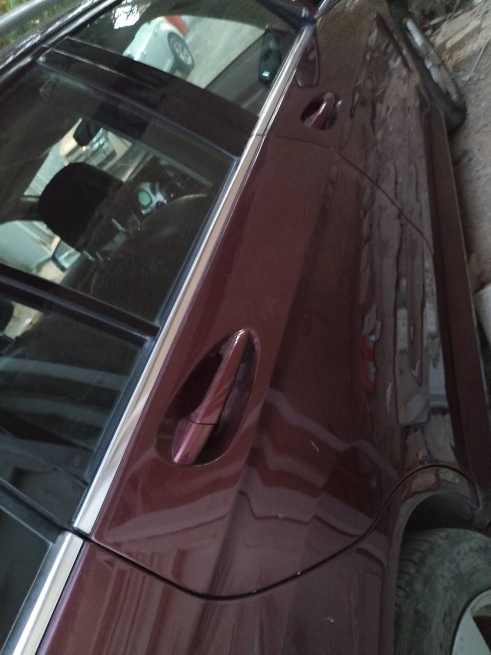 تم تنزيل السعر لان مستعجل ع البيع وسعرها جدا مناسب مرسيدس بنز350 GLK فورمتك موديل 2010 رقم بغداد سنويتها صاقطه  وارد امريكي لون ماروني 5 راكب الداخل اسود المقاعد الاماميه كهرباء  بانوراما فتحتين تبريدها ثلج بيها ضرر بسيط  اثر حادث بسيط جدا بالابواب اليمين والجاملخ الخلفي فقط مصبوغه   درجه اولى حالة الصدر الامامي وسط  محركها العادي المرغوب حجم 3500 بحالة جيدة جدا كلشي شغال بيها  واي نواقص  ينزل من سعرها السعر $138 ورقة وبيها مجال بسيط  واني بالخدمه للاتصال ع الرقم ***********  اخوان مستعجل ع البيع واعتذر عن المراوس  والشراي يتصل وعلى الواتساب ارسل كافة التفاصيل  وصور الحادث ومابيها اي ضربه لا من الامام  ولا من الخلف مكان السياره بغداد الغزاليه
