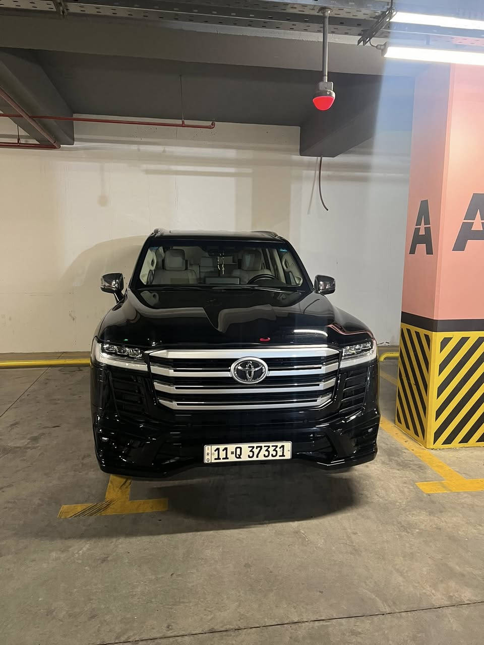 تويوتا لاندكروز (VX)twin turbo  شركة ساز اسود 
موديل 2022  
كفالة عامة حتة من الشخط وضع الشركة
رقم بغداد باسمي   
مواصفات VX فول مواصفات واحد ع واحد 
توين تيربو 
بصمه عدد 2 + بصمه ابواب 4 
فتحه يسقف 
كشنات جلد 
كشنات تدفئه +تبريد 
كراسي اثنين كهرباء 
صندوك كهرباء 
3 شاشات اصلي تطبيق 
دتاشو 
سماعات JBl دمامات 
كشنات خلفيه 
دبل رادار 
توقف ذاتي 
نقاط عمياء 
شاحن واير ليس  
ثلاجه 
سايد بريك
اوتو هولد 
لد امامي خلفي 
اشاير لكزس امامي خلفي 
لايت 3 عدسات 
كشافات ضباب 
وضعيات قياده متعدده 
ستيرن كهرباء + تدفئة 
 السياره مغلفه PPF ضمان ١٠ سنوات 
وبعد بيه هواي مواصفات معروفه مواصفات VX
عداد المسافه ٦٦الف 
السياره ب اسمي تحويل ثاني يوم
السعر ٧١٥ 
العنوان بغداد الاعظمية 
للاستفسار الاتصال على الرقم  ***********
