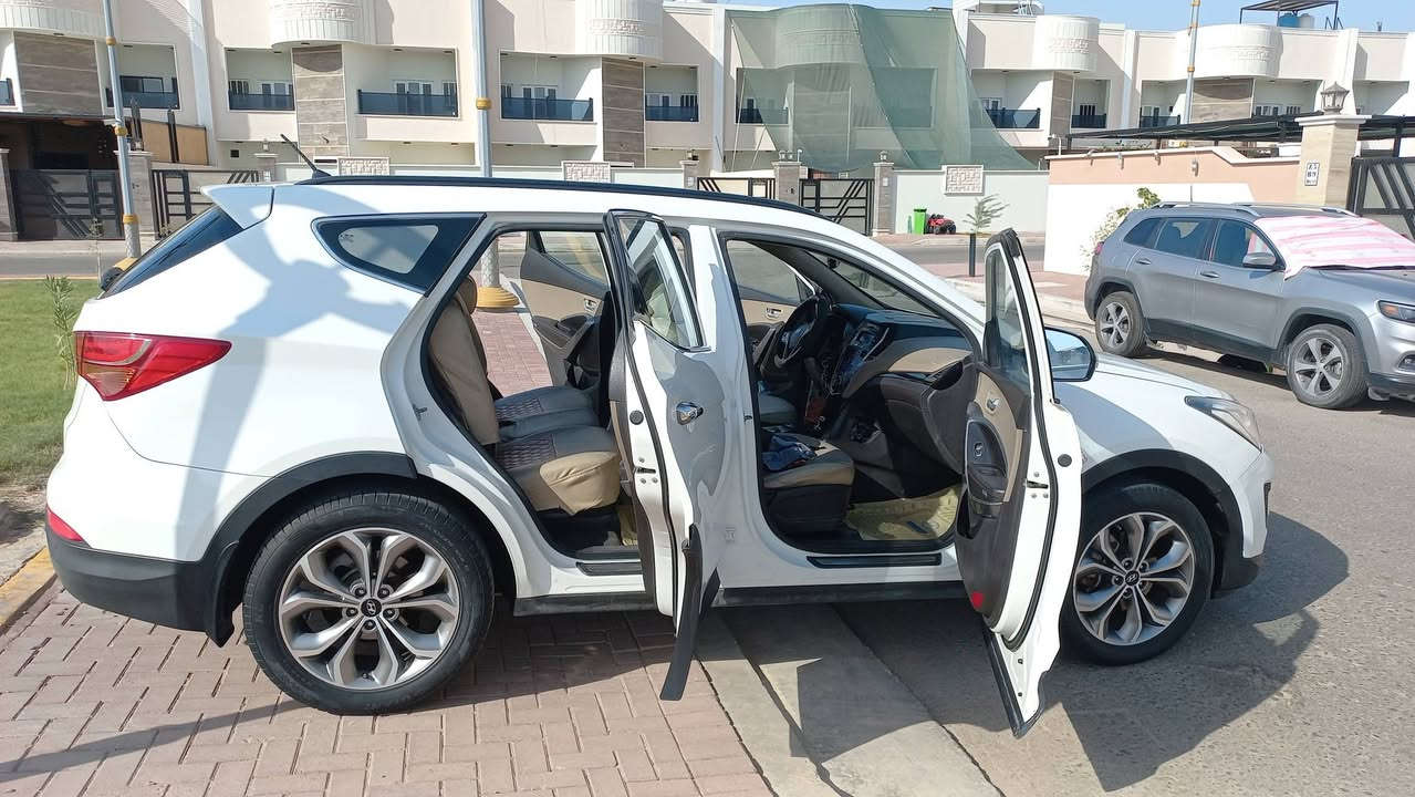 للبيع سنتافي خليجي موديل ٢٠١٥ اربعة سلندر المحرك دوش ٢٤٠٠ مكفولة من الضربة و الصبغ اللون ابيض رقم اربيل المحرك و الكير على البلاد برغي ما مفتوح بيهم 
المواصفات
تحكم ستيرن اربعة جهات 
مثبت سرعة 
كامرة 
حساسات خلفية
كشن السايق كهربائي 
نضام ايكو اقتصاي بنزين
تبريد ٣ قطع 
٧ راكب 
٥ ويل كب كروم حجم ١٩
دوشمة جلد 
مرايات شفط 
اشارة بالمرايا لد 
رسالة ترحيب عند دخول السيارة و عند النزول
باتري جديد صار اقل من شهر حداده جديدة التبريد ثلج العام بدلت منضومة كامله  السيارة جاهزة دينار ما تصرف عليهه و بالحقيقة بعد احلة من الصور بيهه بعض الاماكن تكحيل فقط للجمالية  السعر ١٥٥ ورقة و بيهه مجال قليل و بدون احراج للتواصل الاتصال على الرقم *********** متواجد واتساب و تليكرام العنوان مجمع الجوهرة السكني بجانب مجمع الامل السكني ...السنويه منتهيه
