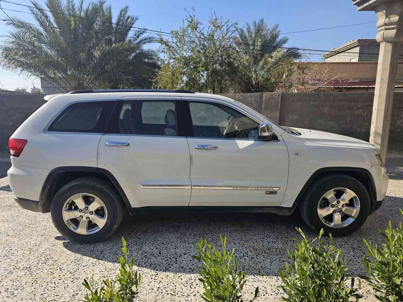 سلام عليكم جيب لاريدو موديل2012 سيارة خليجة مكفولة من الصبغ والتبديل سيارة نظيفة وجاهزة ما بيهة اي نقص رقمها بغداد بأسمي تحويل ثاني يوم سيارة نصبتها حلوة مكان السيارة ديالى المقدادية للتواصل ***********
