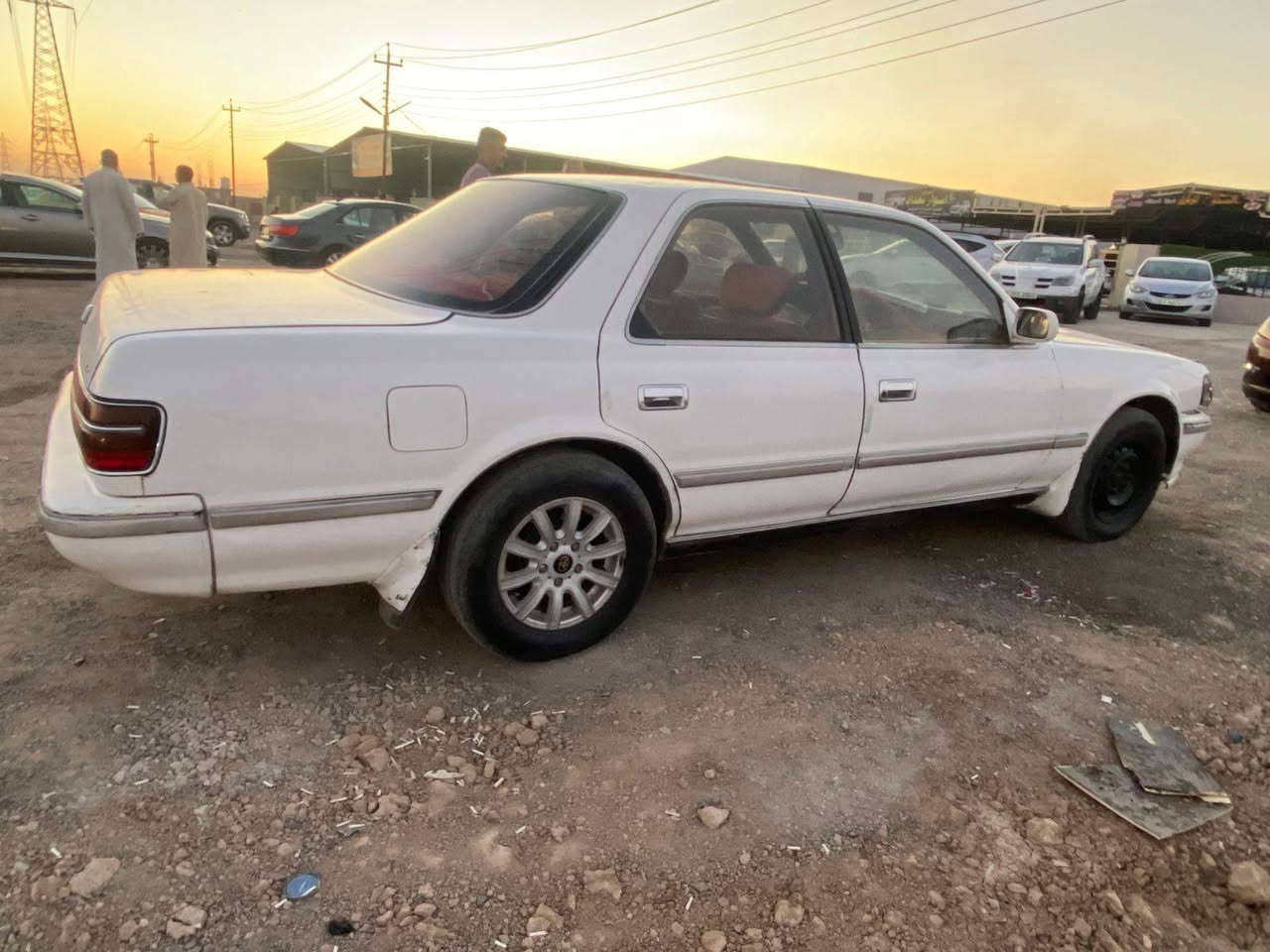 السلام عليكم ورحمه الله وبركاته للبيع كرستا شطح مكان ديالى سنويه جديده لل27 مكان  
كير اوتوماتيك مكينه بطه تبريد نقص كلج 
بدون صبغ حداديه وسط تايرات وسط سياره مرتبه وجاهزة السعر 42
***********
موديل 92 اصل
