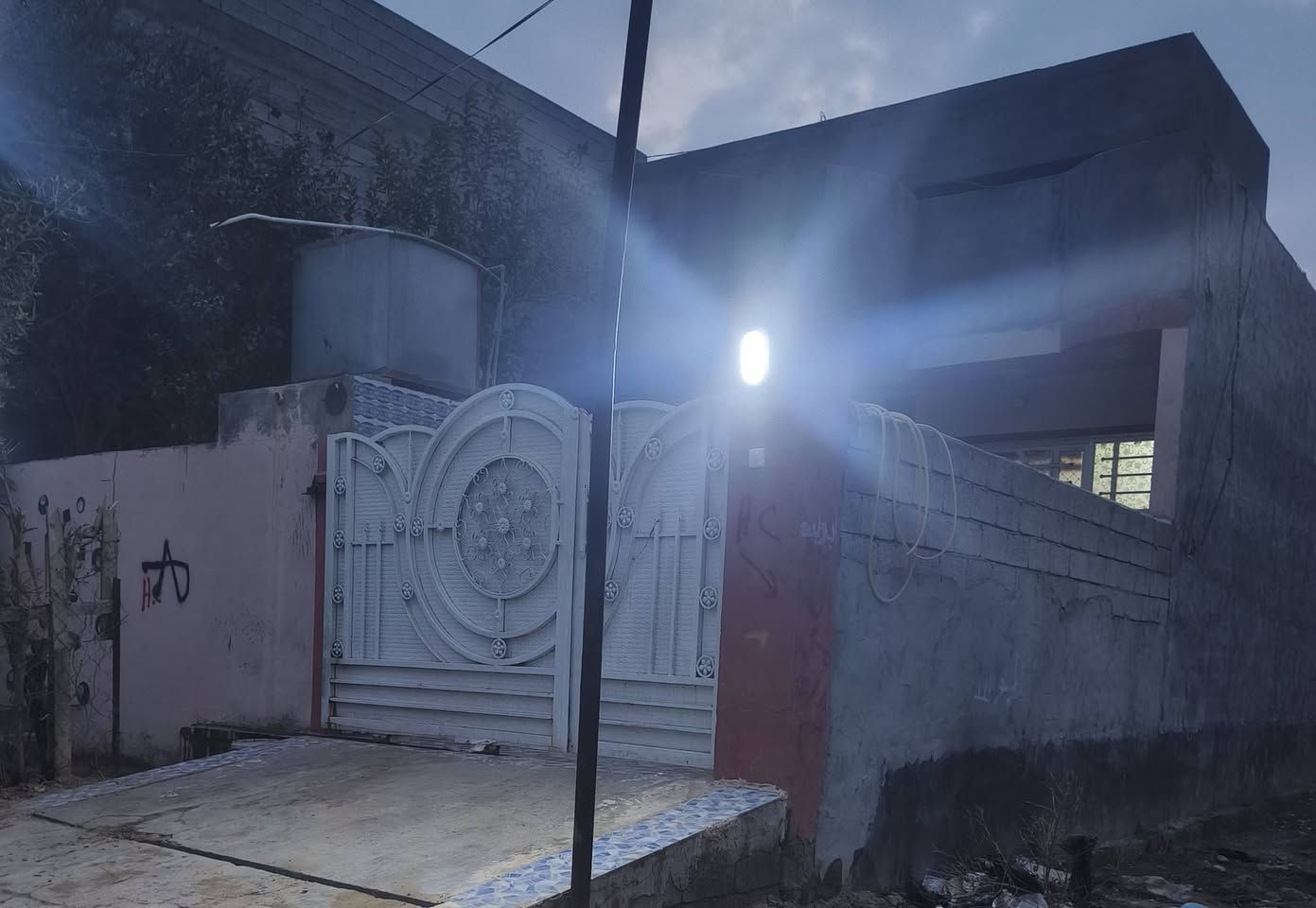 للبيع
مساحة 200متر علا شارع 30 الرئيسي 
كاطون الرازي ***********
