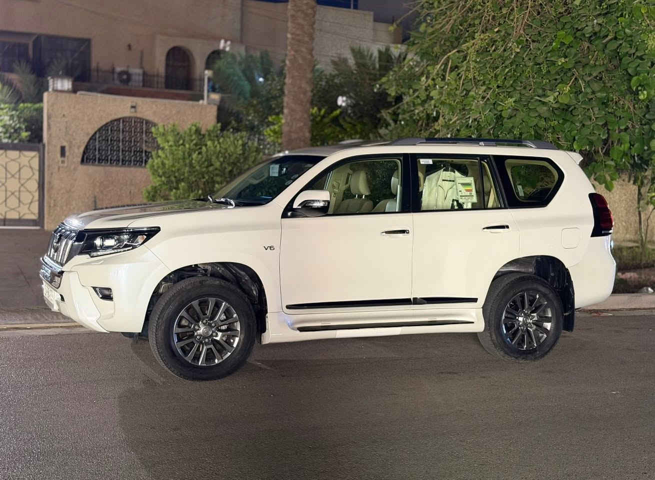 تويوتا برادو 2018 vx فول مواصفات رقم اربيل كفاله عامه ماشيه81 فتحة سقف جلد مقاعد كهرباء ايرباكات 8 دبل تحكم ثلاجة عداد ليزري شاشه كبيره مري اوتو داخلي وخارجي دبل تانكي لايت متحرك تشغيل عن بعد السعر 385 وبيه مجال للاستفسار *********** مكاني بغداد السيديه
