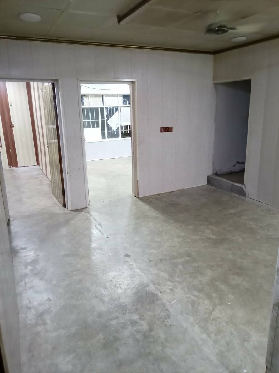 سلام عليكم دار للبيع 200متر كركوك سايدين أبو وليد قرب مدرسة الاشداء لتفاصيل اتصل على رقم ***********
