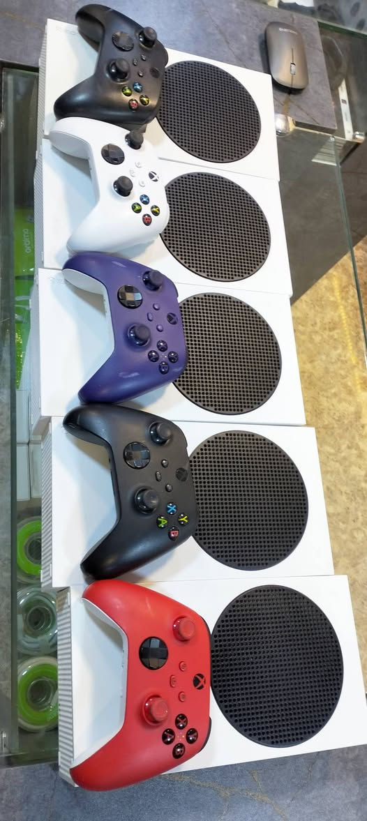 السلام عليكم
متوفر بالنقد والتقصيد (على بطاقة ماستر الرافدين حصراً )

- بلي 5 سلم 
- اكس بوكس سريس 
- بلي 4 سلم معدل نظام 9
- اكس بوكس ون اكس 
- اكس بوكس 360 

كل الاجهزة لا مفتوح ولا مصلح وضمان 10 ايام

العنوان :- نينوى / القيارة / الجدعة
ومتوفر توصيل لجميع المحافظات 
للحجز واتساب ***********
