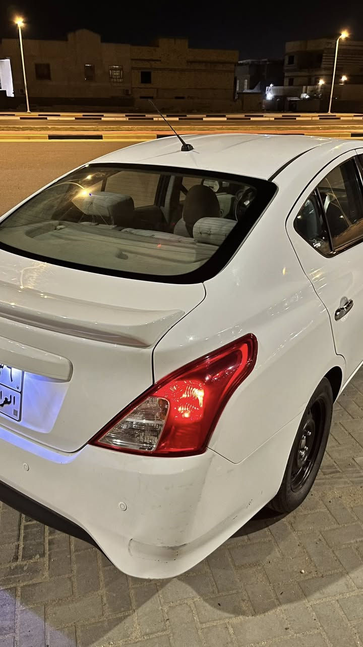 نيسان سني 2021
ماشيه 130 الف
مكفوله من الصبغ والتبديل بيه بس زلغ بالجاملغ ورصعات بالبنيد
عليه ادامه كامله وطخم بلكات 
بيه طخم تاير مكانه البصره القبله
***********
