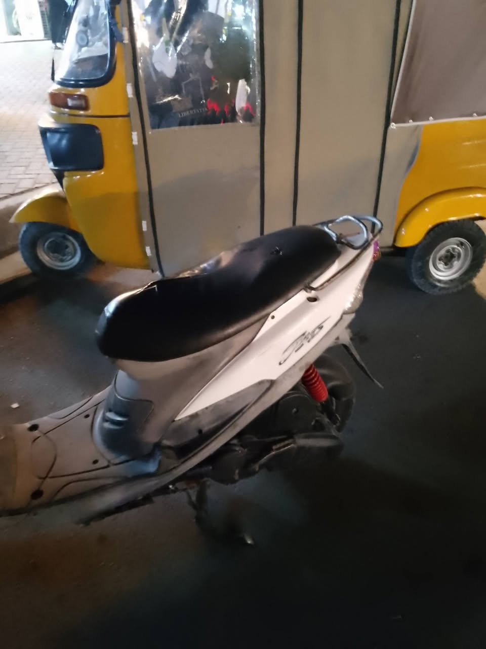 سلام عليكم دارجة ماكس منغولي
للبيع مستعجل سعر 400مكان بغداد مشتل
الرقم :***********
