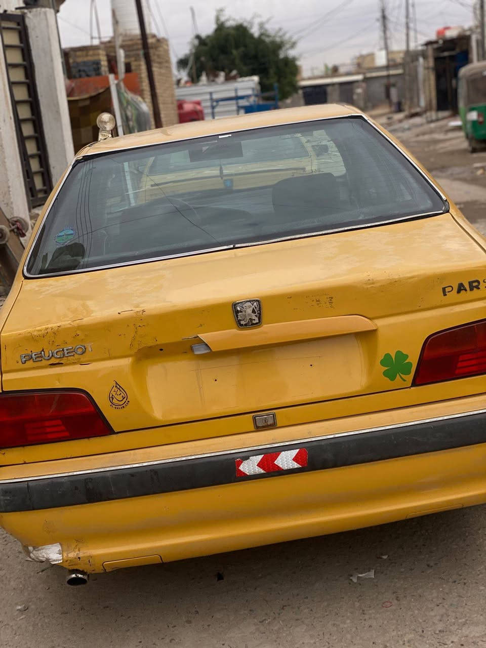 بيجو بارس 2015  السياره مثل ماتشوفون بالصوره حلوه مكينه كير حداده خير من الله مكان السياره ميسان سعرهه 38 وبيهه مجال سنويه صاقطه 21 هئيه وغرامات عليه رقمي ***********
