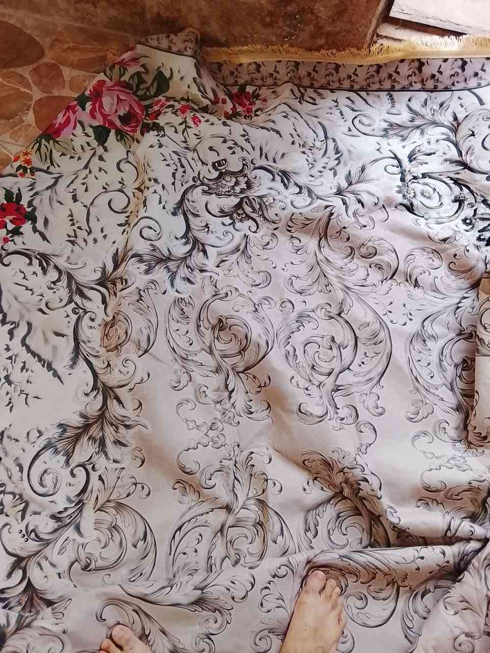 سلام عليكم اغراض للبيع عنوان كربلاء شارع ابو طالب رقم الهاتف***********
