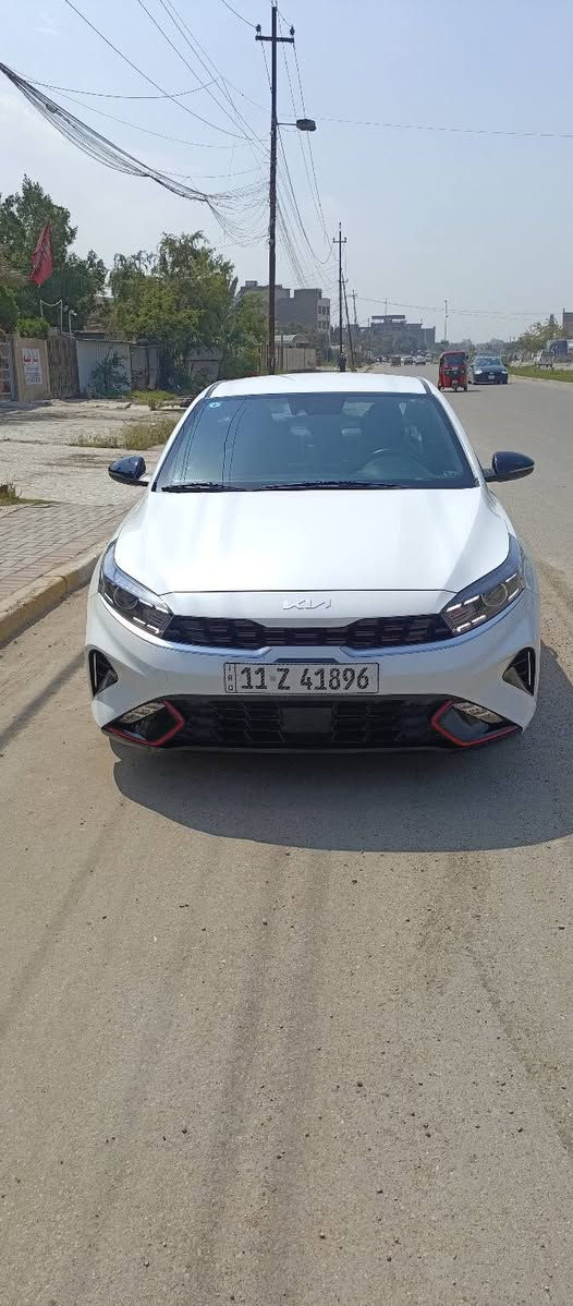 السلام عليكم اخوان
فورتي 24 جيتي لاين معروفه مواصفاتها فول ماعدا الفتحه وكشنات نص جلد محرك دوش 2000 لون لؤلؤي ماشيه 15 الف سياره جديده بمعنئ الكلمه واحلئ من الصور اني مستوردها ومصلحها  حادثها قبق جنطه بس نفسه مصبوغ هوه والدعاميه بدون ايرباك السياره علئ وضع الشركه كل الصور بالمنشور السعر 175 وبيها مجال مكاني بغداد البلديات تلفون ***********
