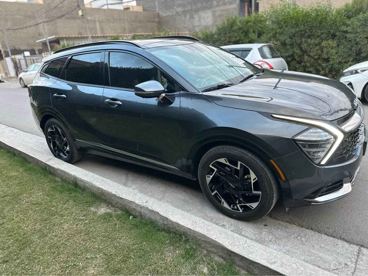 السلام عليكم
سبورتج 2024SX برستيج فول اعلئ فئة الشكل الجديد بدون رقم دخول جديد  
المواصفات : بصمة / بانوراما / 5 كامرات / تدفئة وتبريد كشنات / جنطة كهرباء / تشغيل عن بعد / شاشة ديجتال / جلد احمر/ كراسي كهرباء / كرسي خزن ميموري / تدفئة ستيرن / فور ويل / اطفاء ذاتي / شاحن وايرليس / هندبريك دكمة / حساسات امامي وخلفي / قطعتين تبريد / مود درايف / LED امامي وخلفي / بلوجكتر LED / محرك 2500 / مانع انحدار /  اوتو هولد / مانع انزلاق / رادار امامي / رادار جانبي 
مكاني بغداد الاعظميه شارع الاخطل سعر  207 بيه مجال للتواصل الاتصال *********** بغداد, العراق
