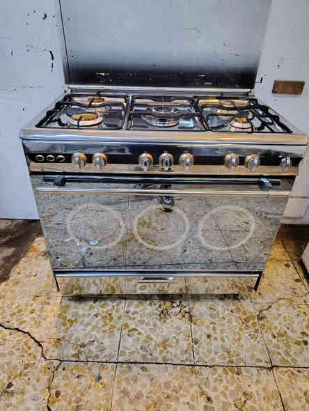 طباخ رويال المصري طباخ اخو الجديد افران منفصله يشتغل فوك وجوه بنفس الوقت او طفين واحد وشغلين واحد حسب الرغبه العنوان بغداد الامين شارع صيدليه النضاميه قرب افران السلام ***********
