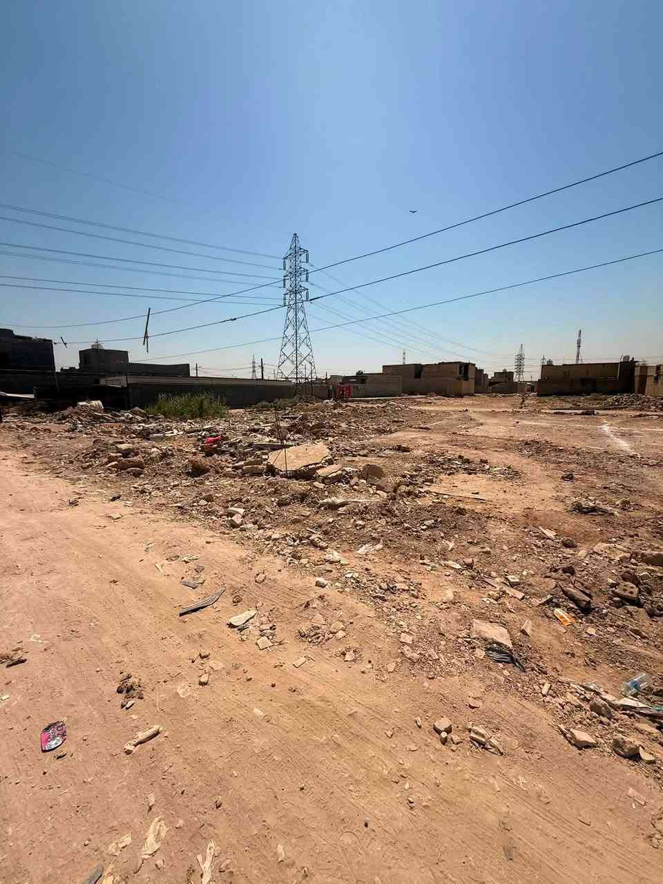 ارض للبيع المساحة 800 م على شاررعين زراعي سبع قصور شارع المشروع مقابيل حي الكوفه  شارع سبع قصور حميديه قرب الشارع العام 
كافة الخدمات مي مجاري كهرباء مثل ما موضح بالصور. 
للاستفسار ***********
