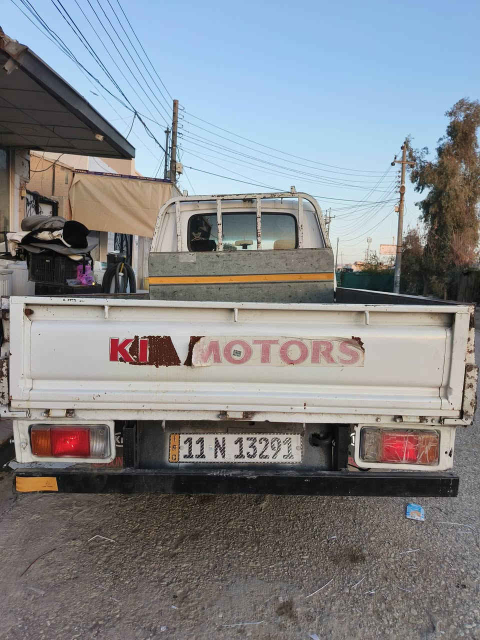 السلام عليكم🌹
من رخصة الادمن
كيا دبل قمارة باسمي 
رقم جديد وهوة جديدة 
موديل ١٩٩٦
تخم تاير جديد 
*********** واتساب 
السعر 55$
