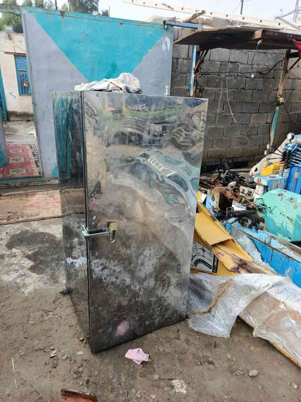 سلام عليكم للبيع دخول حاويه كرينات وغراض حتياطيه ستفسار رقم ***********
