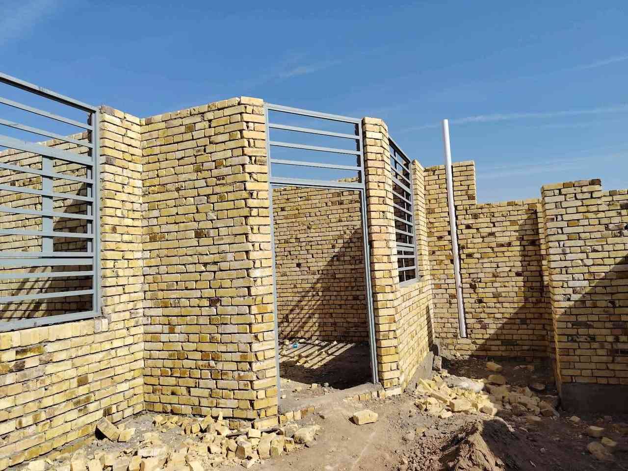 السلام عليكم هيكل للبيع واسط حي الحكيم شارع الوائليه يحتوي على غرفتي النوم وصاله واستقبال وصحيات وطرمه وكراج بناء طابوق كافه خدمات من مجاري مرقم قبل البلديه سنه 25 طابوا زراعي المساحه 180 السعر خاص المراجعه دلاليه سيد حيدر ***********
