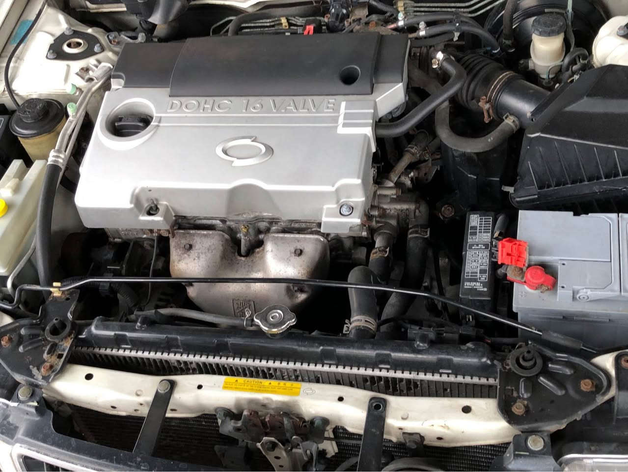 سامسۆنگ (Samsung SM5).
مەکینە ٤ پستۆن (DOHC 16 VALVE) مەکینە گەورە، زۆر بێدەنگ و بێ کێشەیە.
• گێر ئۆتۆماتیک (گێڕ و مەکینەی بە شەرت)
کوشنەکان جەڵد و زۆر خاوێنن، ناو زەرد
جامەکان هەمووی کارەباییە
تایەکانی باشە و ویلەکانی بیلادی خۆیەتی
زۆر خاوێن ماوەتەوە (وەک لە وێنەکان دیارە).
• کارەباییاتی هەمووی ئیش دەکات
بڕاوەیە و تەقە و ڕەقەی تێدا نییە.
تەبريد و گەرمی بە شەرت.
شوێن:سلێمانی
رەقەم: *********** 
نرخ: ٥٥ گەڵاو کەمێک مەجال شربازهير, السليمانية
