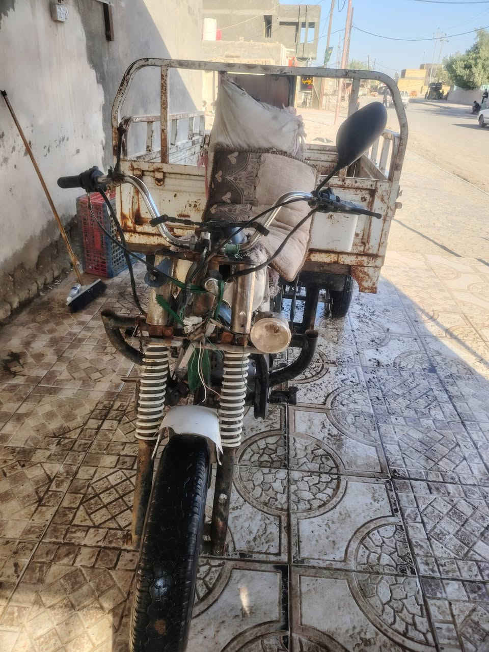 سلام عليكم ستوته مديل ١٥ كلك اتعهدلك وسويلك مكاتبه عن سرقه وعشاير بس بديهه عوزه ترتيب وصبغ ودعاميه وره مكينه نضيفه السعر ٨٠٠ وبيهه مجال  تواير توني شادهن مكفوله من لحيم المكان السماوه قضاء الخضر الشراي يتصل وبي خير ويدلل ***********
